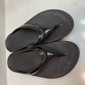 Oofos black recovery Flip Flops size 9